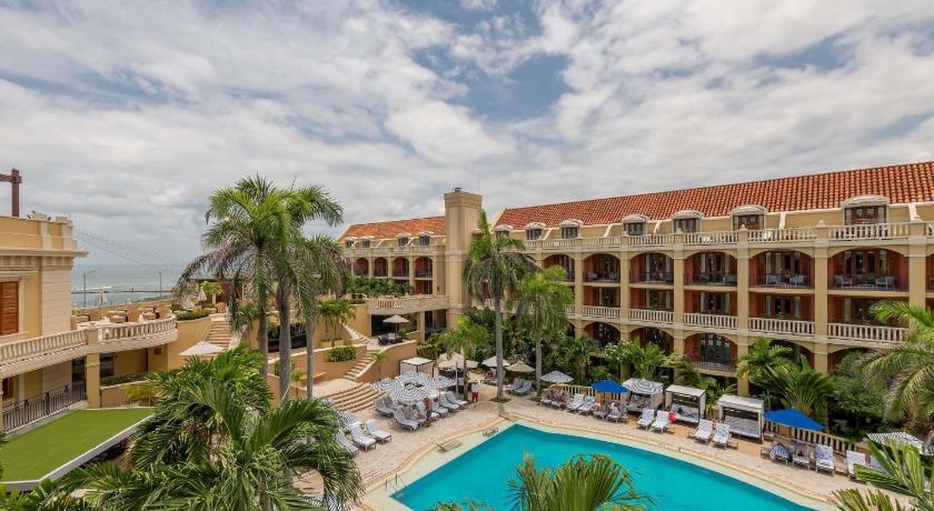 รูปของSuperior King Room with Balcony and Pool View 4