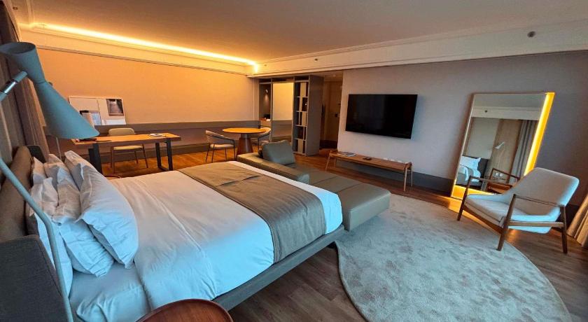 Image of Deluxe Suite 7