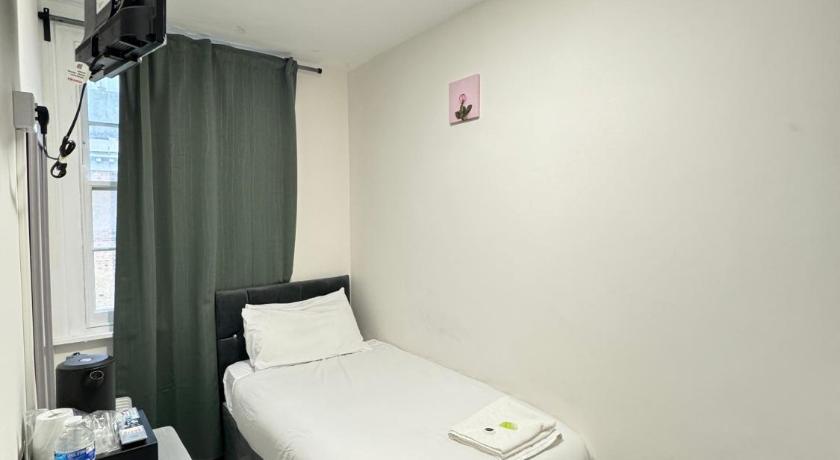 18 Budget Inn - image 14