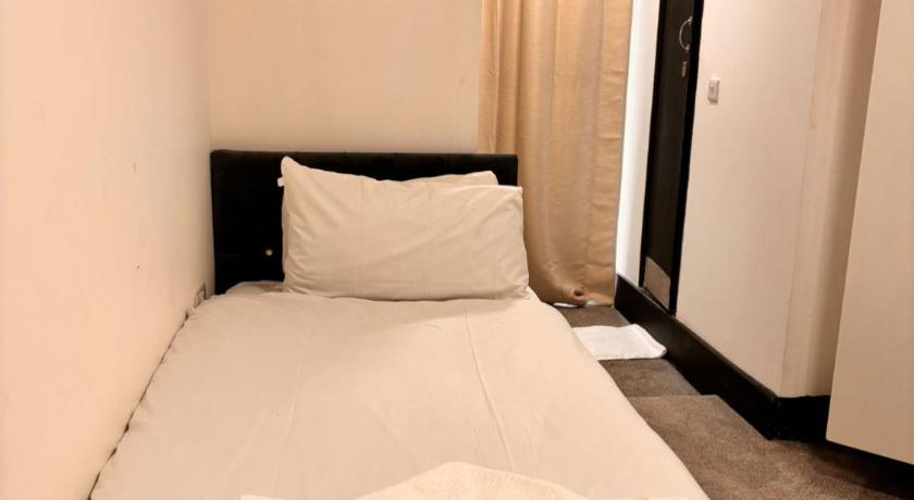 18 Budget Inn - image 12