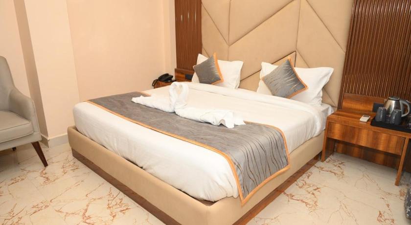 HOTEL PICASSO ROOMS & BANQUETS - image 9