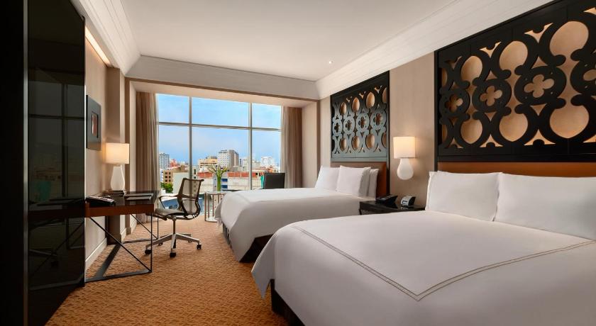 Image of 2 Queen Beds 0