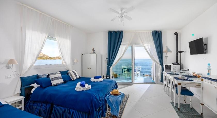 Blue Life, Luxury Rooms Beachfront Rooftop between Palermo and Cefalu'