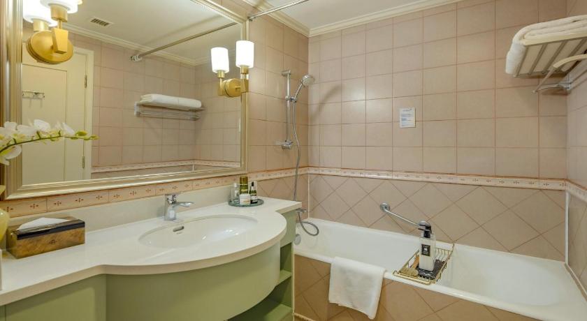 Фото: Двухместный номер Делюкс с 2 кроватями (Deluxe Twin Room) 2