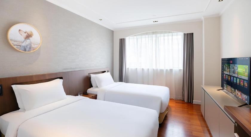 Фото: Двухместный номер Делюкс с 2 кроватями (Deluxe Twin Room) 0