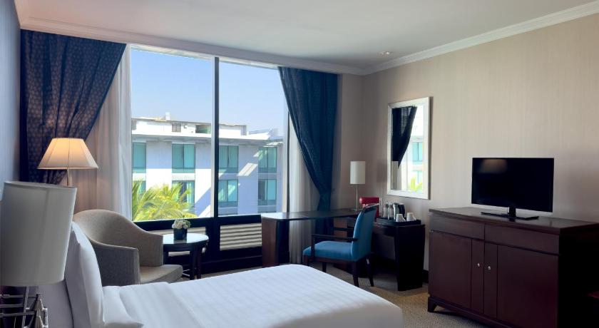 Image of 2 Single Beds, Club Access 3