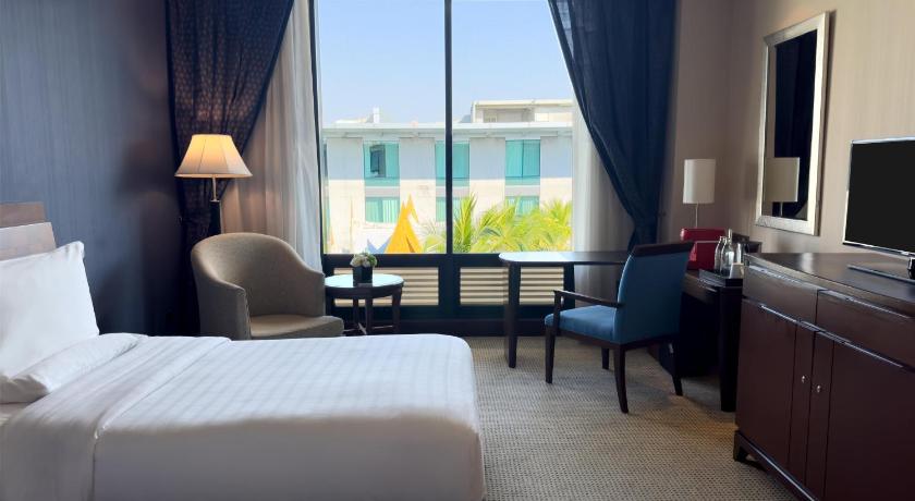 Image of 2 Single Beds, Club Access 1
