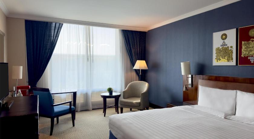 Image of 1 King Bed, Club Access 0