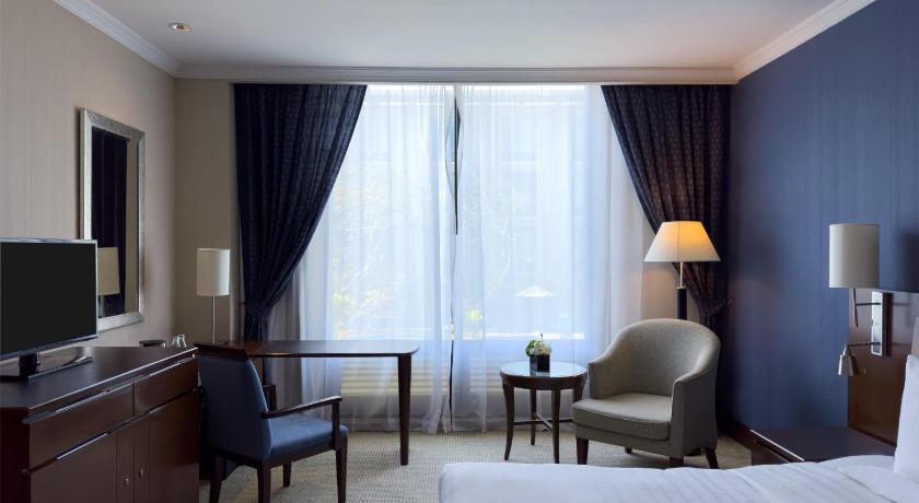 Image of 1 King Bed, Garden View 1