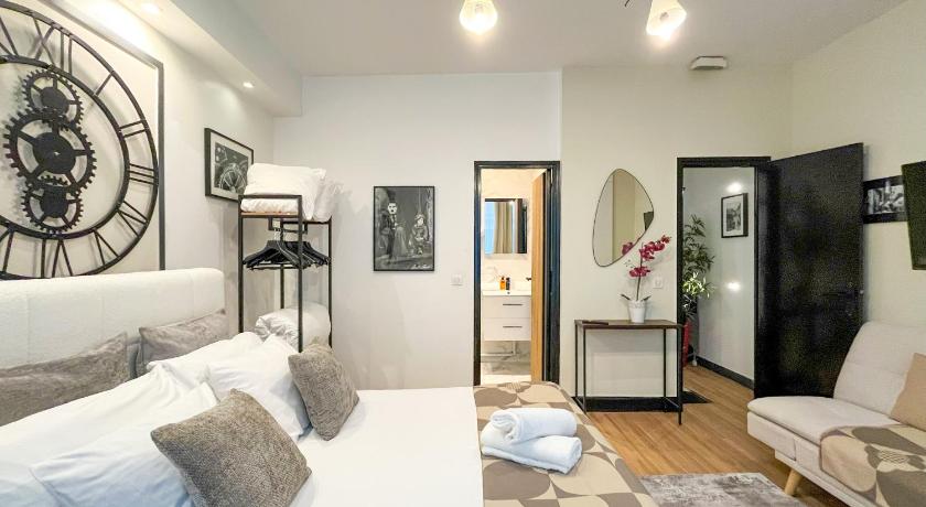 Image of Apartment 27
