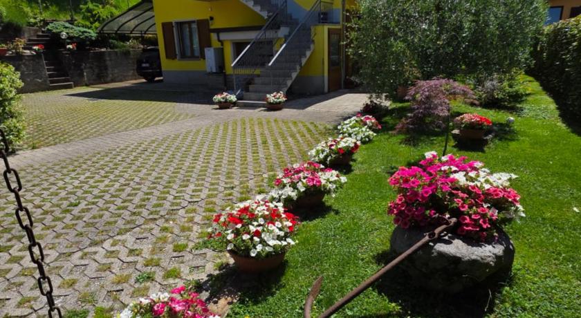 Appartamento L'ulivo in Villa vista lago a 5 chilometri da Varenna parcheggio gratis