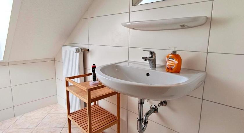 Image of Twin Room with Shared Bathroom and Kitchenette 2