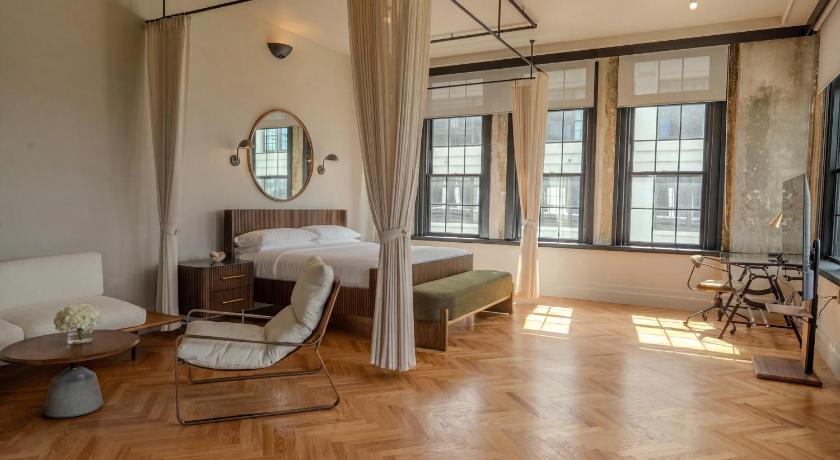Sela V Hotel