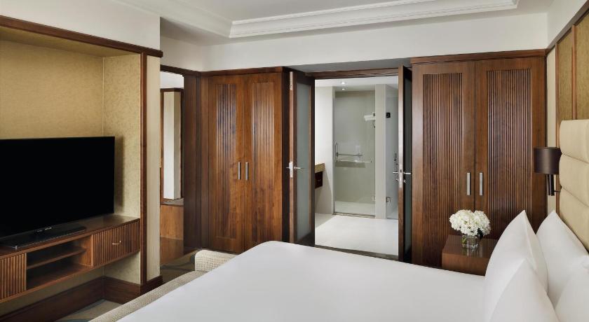 Image of 1 King One-Bedroom Suite 7