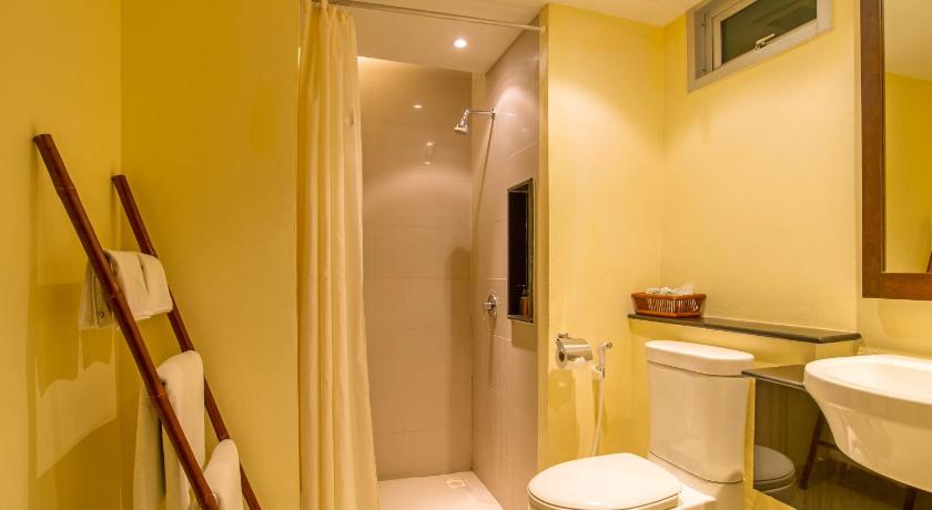 Image of Pool Access Room 2