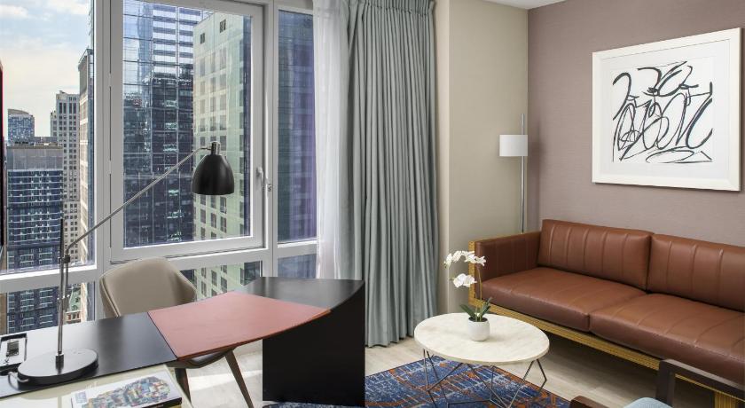 Image of 1 King High Floor Skyline View Suite 0