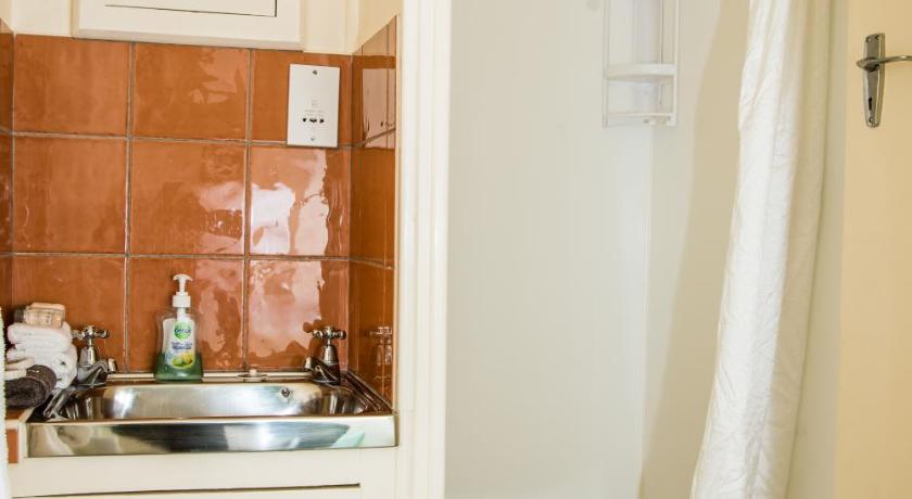 Image of King Garden View (One Bedroom unit) 2
