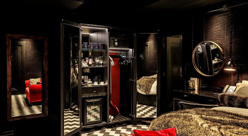 Image of Inner Sanctum with Wonderwall Screen 5