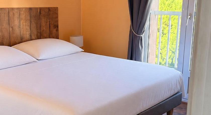 Image of One-Bedroom Apartment with Balcony 2