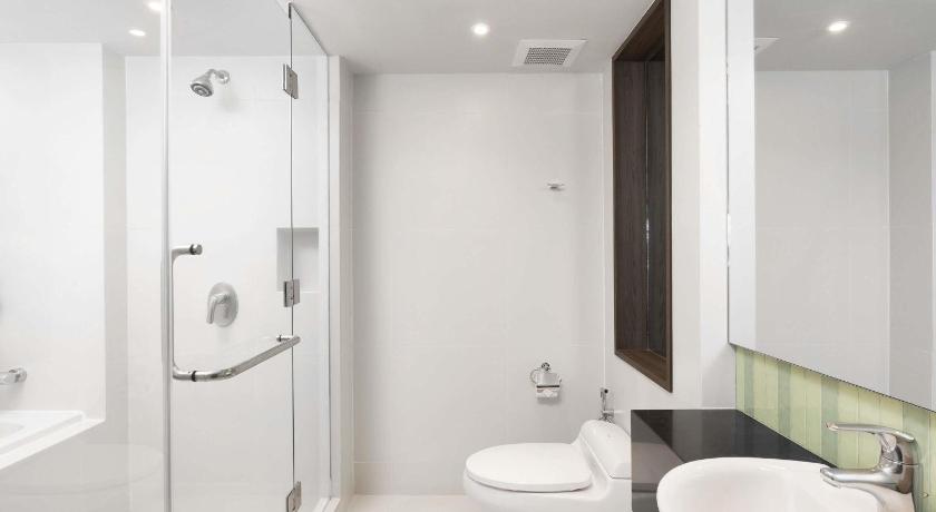 Image of Deluxe Apartment, 1 King Bed, Balcony 2