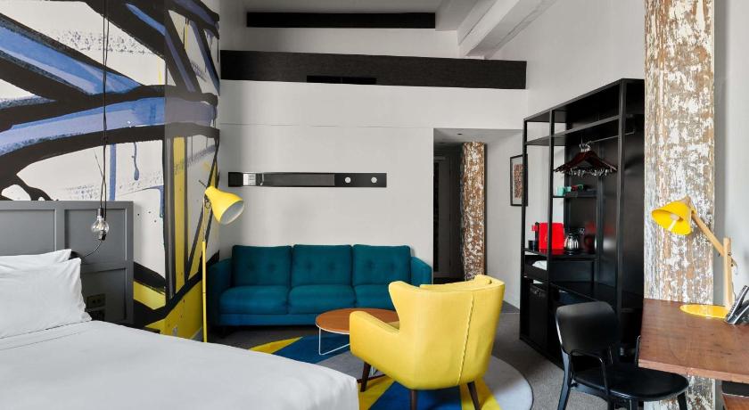 Image of Junior King Suite 5