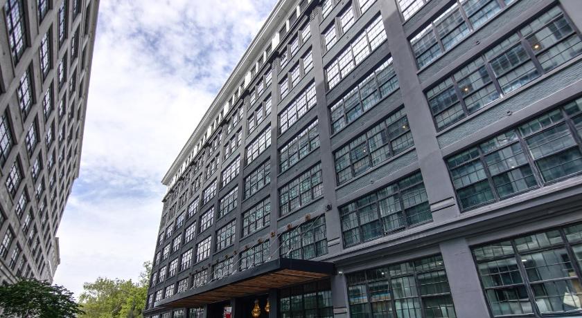 Sela V Hotel
