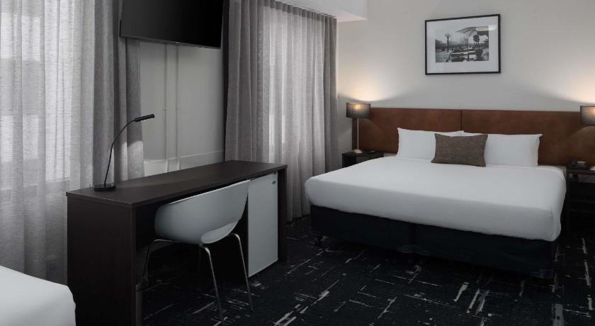 Billede af Superior Room 1 King Bed, Accessible Bathroom 0