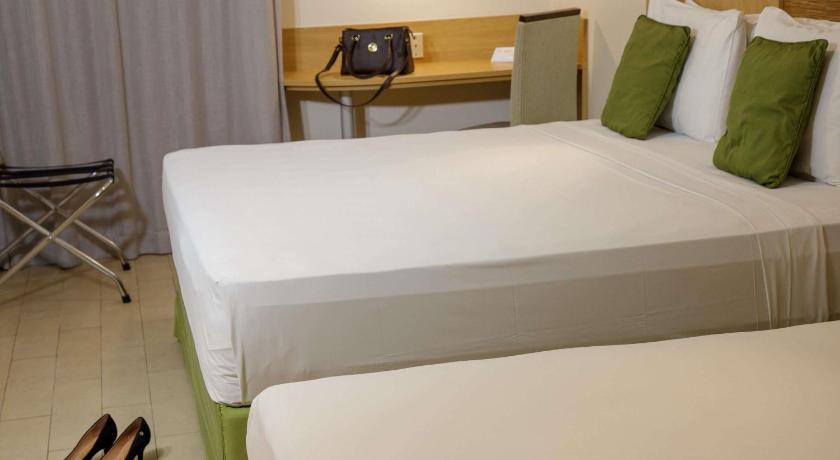 Image of Standard Room with One Double Bed and One Single Bed 8