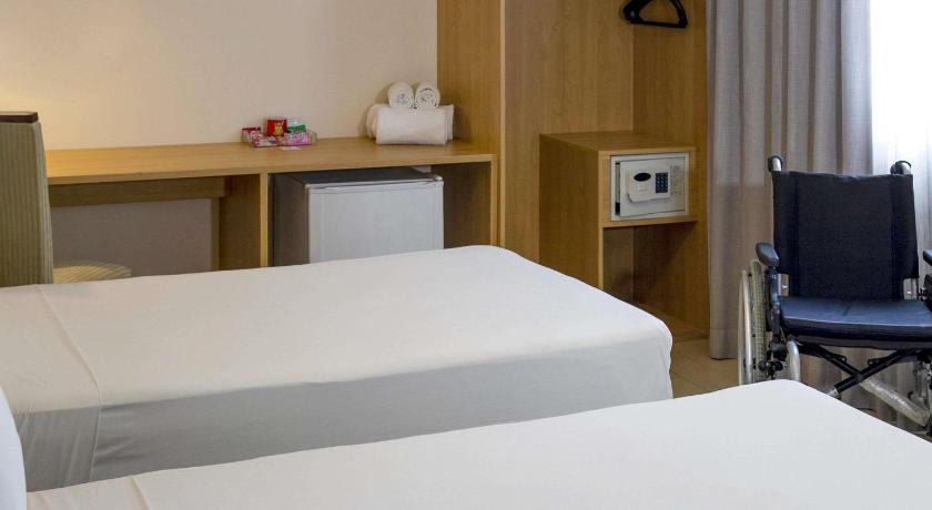 Image of Adapted Standard Twin room 5