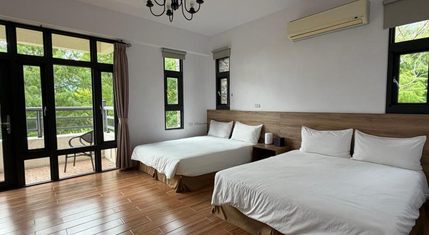 Image of Family Room with Mountain View 0