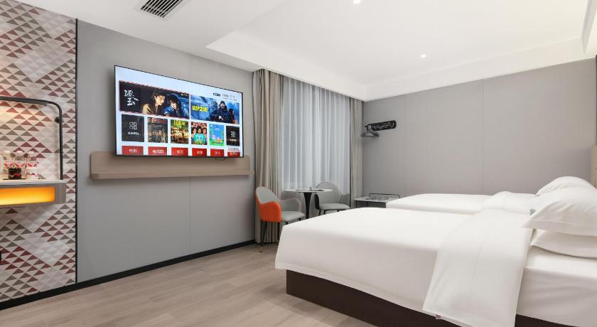 張家界 铂曼时尚酒店Boman Fashion Hotel 300 Meters From National Forest Park East Gate ゲストハウス スイート