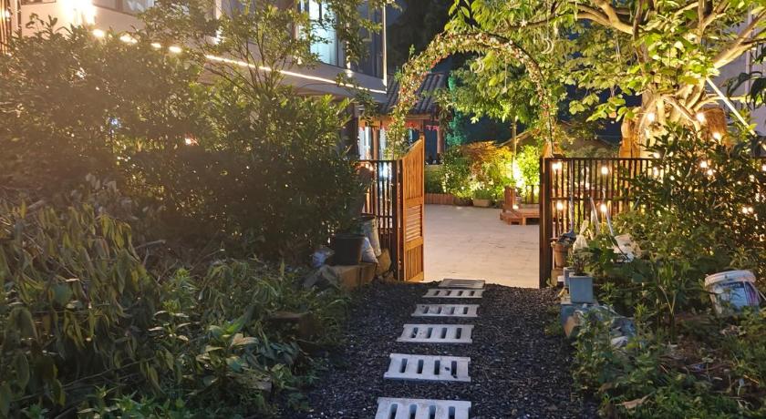 Zhangjiajie Plum-Spring Elegant Lodge 2-Star Hotel restaurant