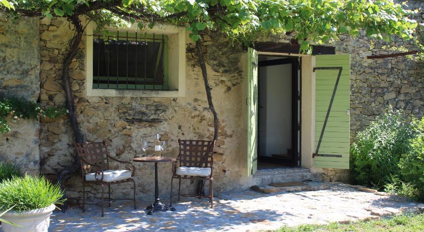 Foto Mas des Pelissiers Chambre de charme côté vignes avec terrasse privé - Booking Diskon Spesial