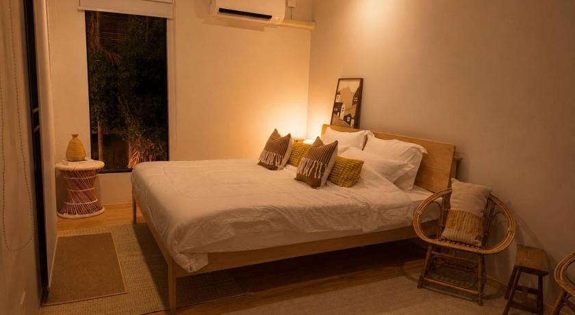 1Room 1 min to Chiang Mai Gate and motor rent