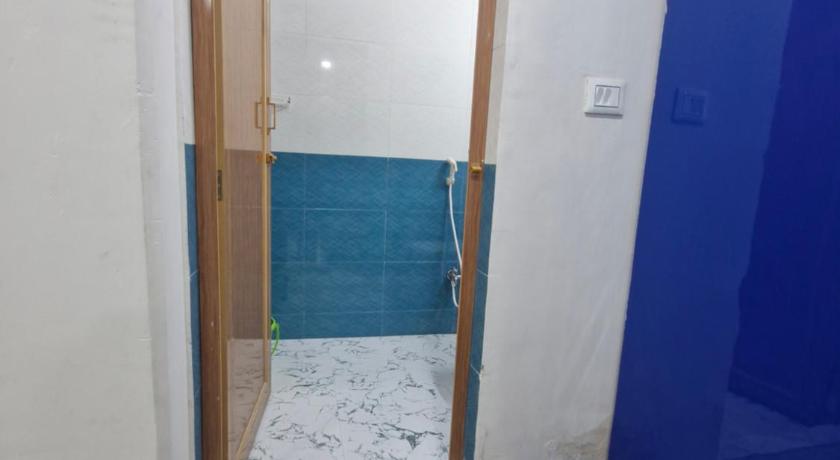 City view 1bhk room for 4 person - image 13