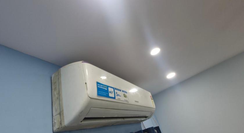 City view 1bhk room for 4 person - image 8