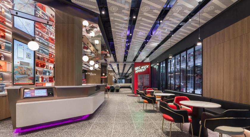 IBIS Hotel-100 Meters to East Entrance of ZJJ National Forest Park-English Front Desk Service-8Hour