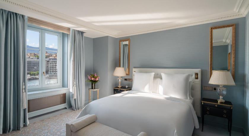 Image of Léman Suite with King Bed 6