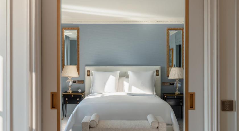 Image of Léman Suite with King Bed 7