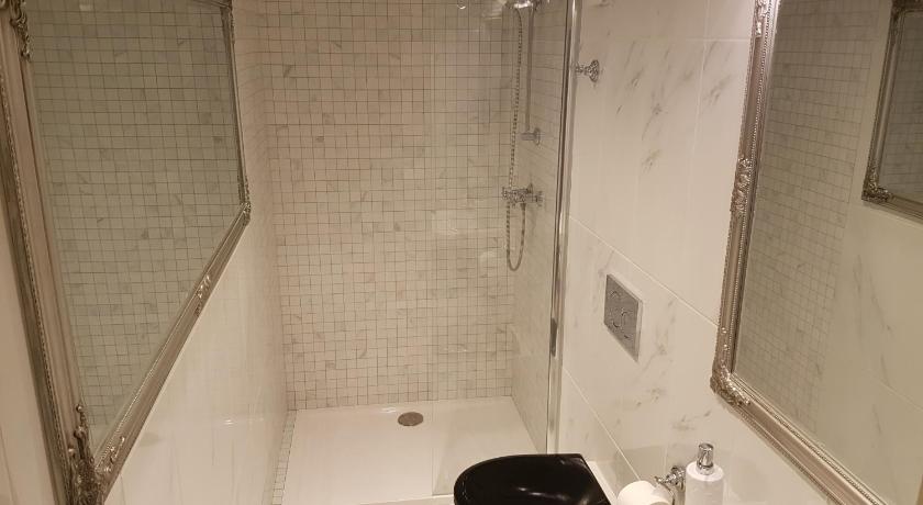 Charles apartment photo