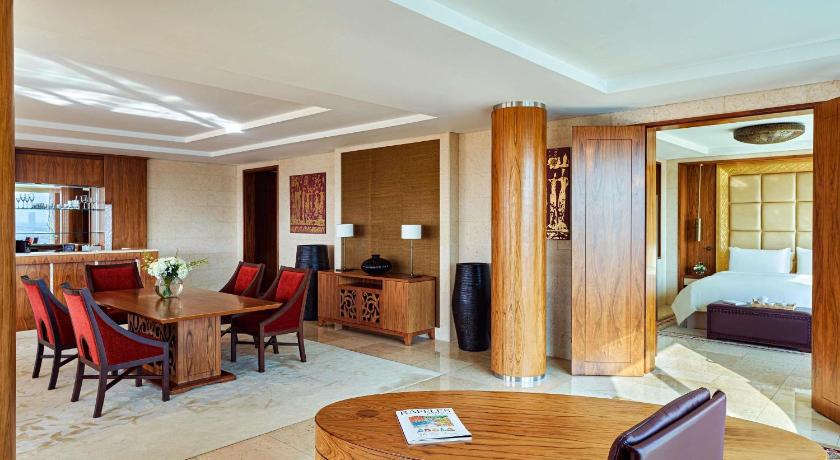 Image of Landmark Suite with Terrace, Skyline View & Club Lounge Access - including Daily Breakfast, Evening Drinks & Canapes 10