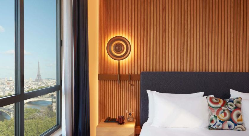 Image of ICONIC - PARIS SKYLINE VIEW, 1 King or 2 Single beds, River Seine and Eiffel Tower view 3