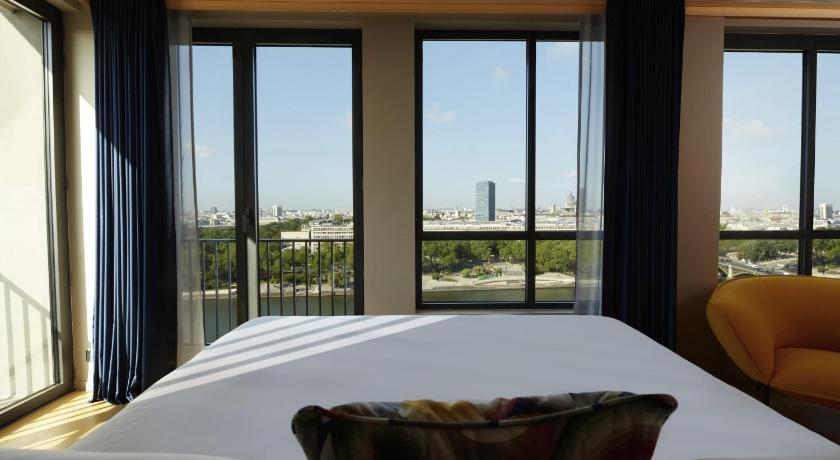 Image of STUDIO BALCONY, 1 King, Corner Junior Suite with balcony, River Seine and Paris view 4