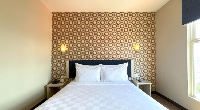 Image of Deluxe King Room 7