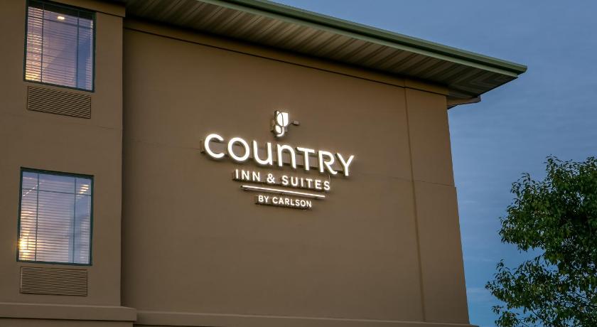 Country Inn & Suites by Radisson Madison West WI