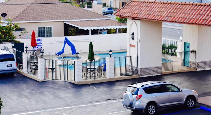 Days Inn by Wyndham Anaheim Near the Park photo