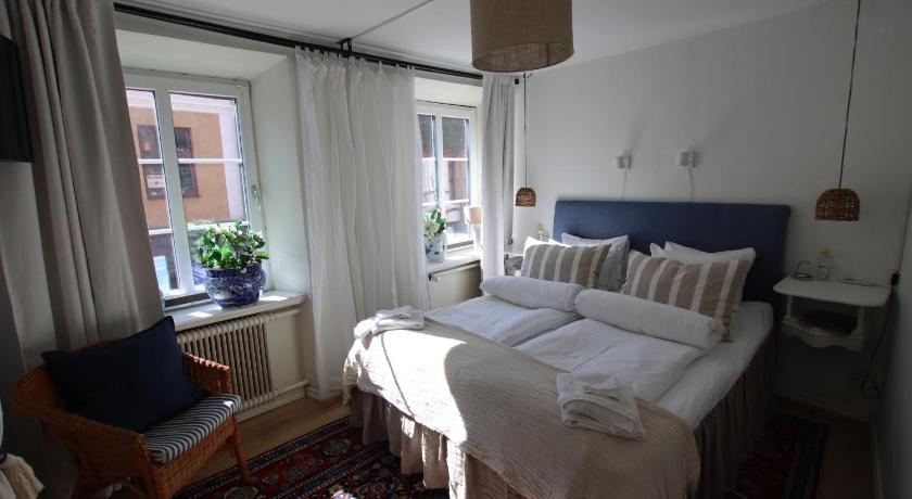 Image of Family Room 1