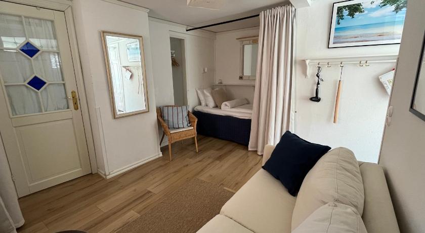 Image of Family Room 0