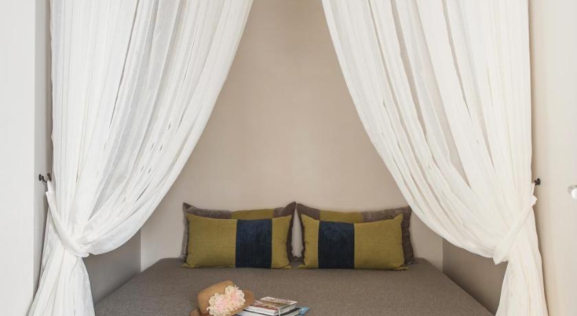 Image of Grand Premier Family Room 15