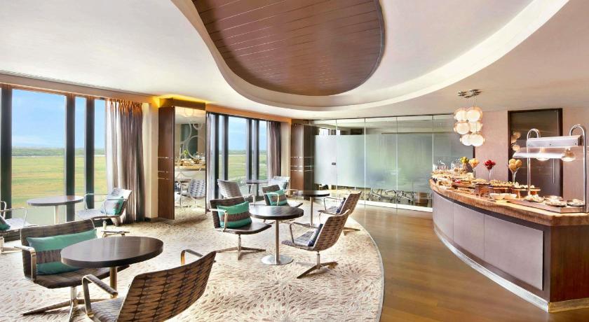 Image of Presidential King Suite with Airport View and 20% discount on food, beverages, spa and laundry | Complimentary one way airport transfer | Lounge access and cocktail hours 6